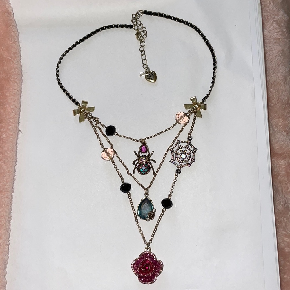 BETSEY JOHNSON SPIDER ROSE NECKLACE